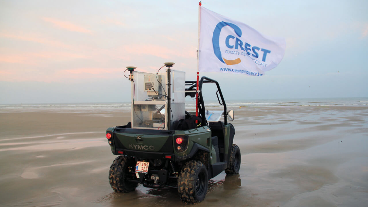 Research quad on the beach op het strand