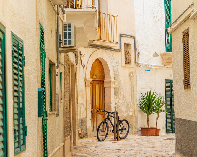 Small street in Apulia